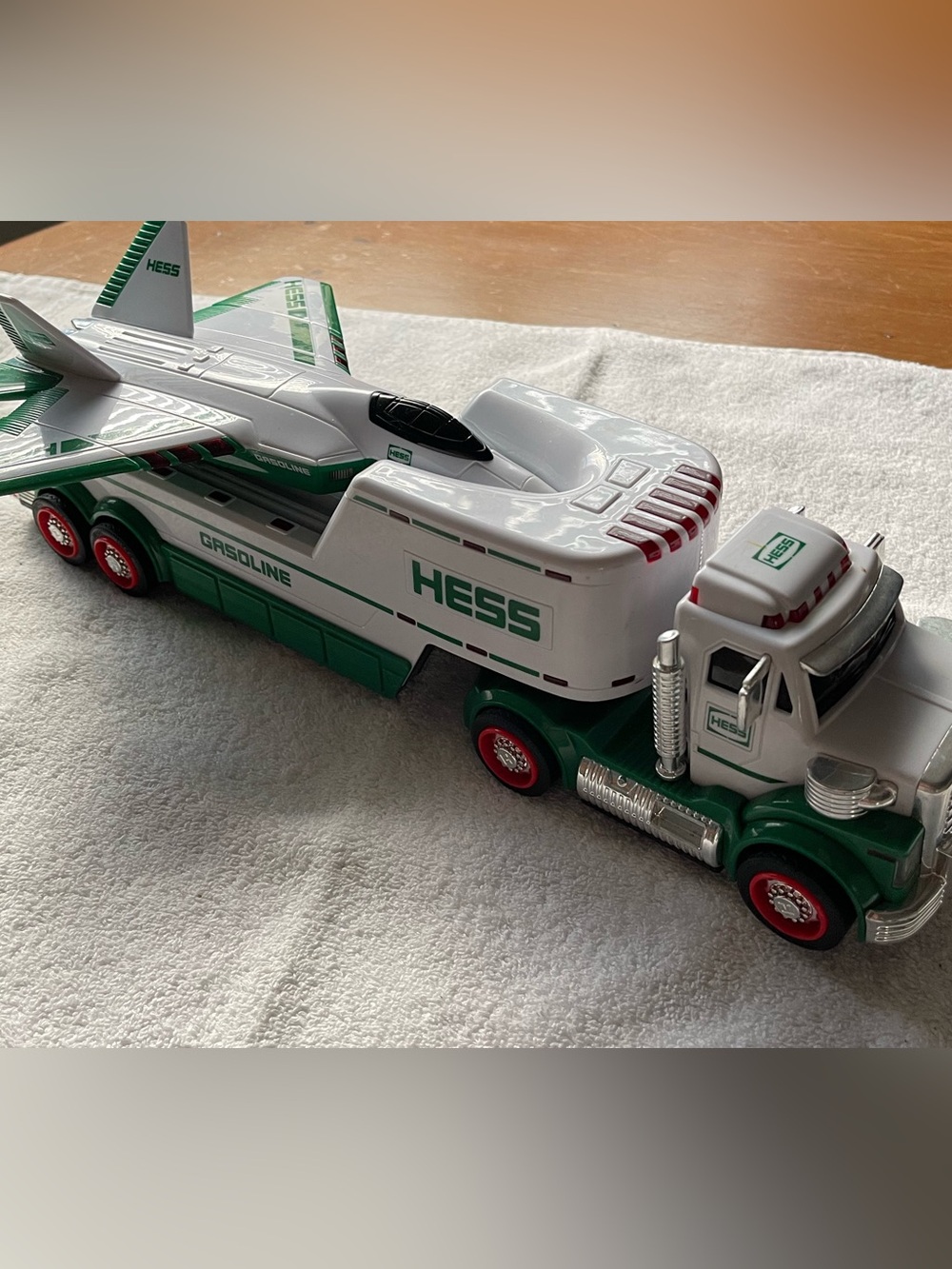 Hess Gas & Oil Gasoline Truck with Jet on Trailer, White & Green, Lights & Sound